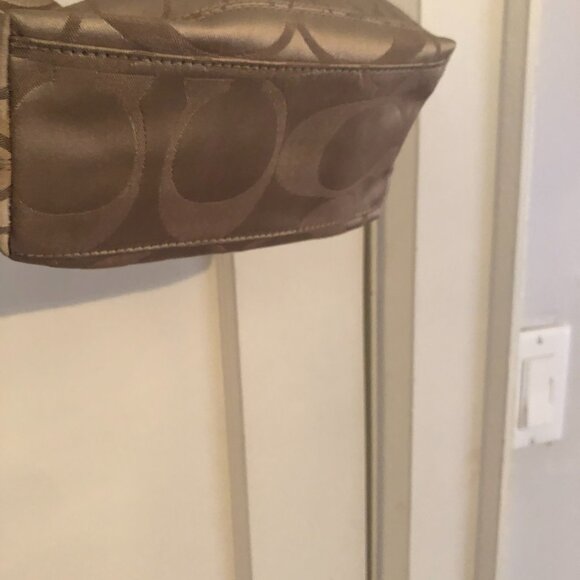 Coach Classic Shoulder Bag - Picture 4 of 4